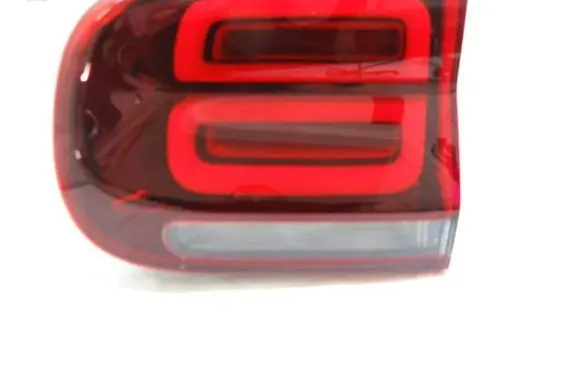 Tailgate rear/tail lights