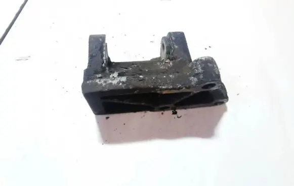 Volkswagen Polo II 86C 2F Engine mounting bracket 031903143
