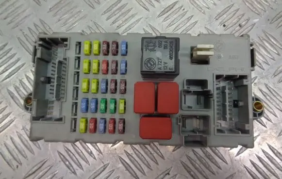 Fiat Croma Fuse box cover 46846745
