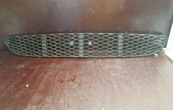 Mercedes-Benz E W211 Front bumper lower grill A2118850053