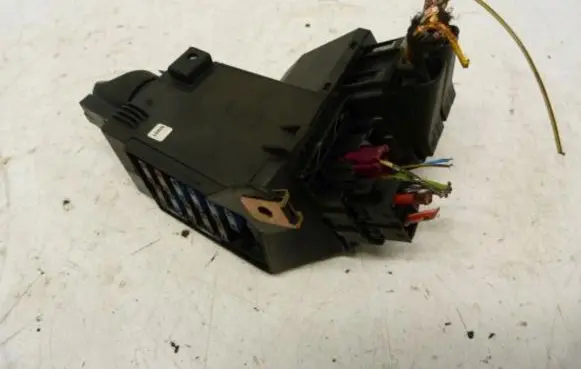 Mercedes-Benz E W210 Tailgate/trunk/boot open switch 2105451404