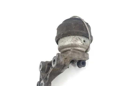 Engine mount bracket