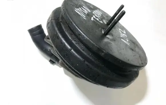 Nissan Terrano Engine mount bracket