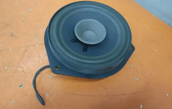 Opel Zafira B Subwoofer speaker 90379280