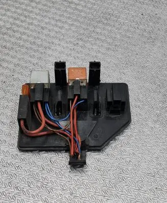 Mercedes-Benz Vito Viano W638 Coolant fan relay 2259411981