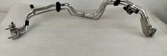 Volkswagen Tiguan Air conditioning (A/C) pipe/hose 8R0260696B 5QT816738A