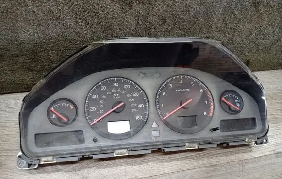 Volvo XC70 Speedometer (instrument cluster) 9499670 600T