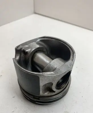Skoda Octavia Mk2 (1Z) Piston 7973