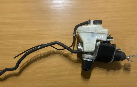 Mercedes-Benz E W211 Master brake cylinder B229 A0004300312