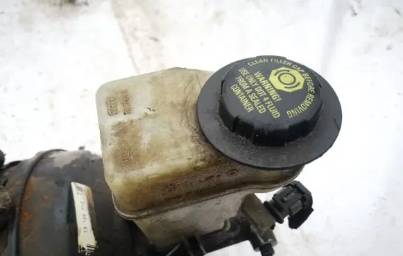 Saab 9-3 Ver2 Brake fluid reservoir 320670692