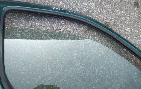 Citroen Berlingo Front door window glass four-door as2