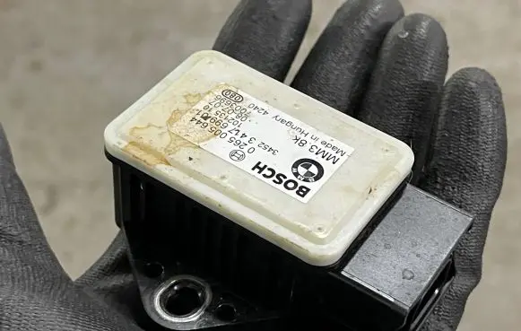 BMW X3 E83 ESP acceleration yaw rate sensor 3417699 0265005644 10213510