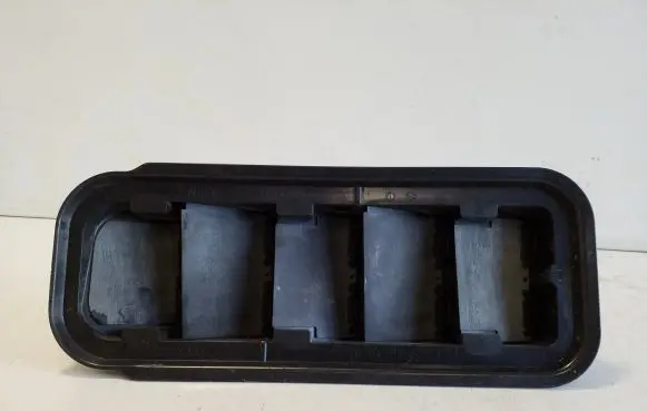 Quarter panel pressure vent