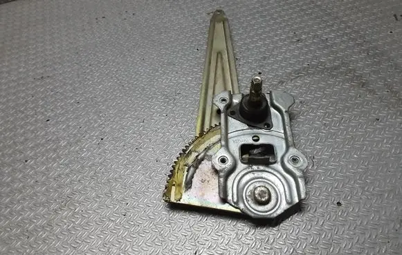 Rear door manual window regulator