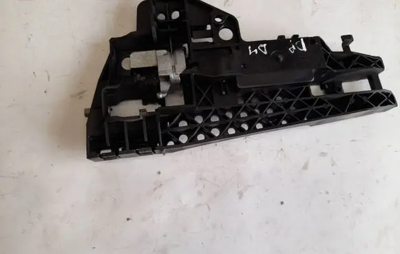 Audi A8 S8 D4 4H Front door exterior handle/bracket 