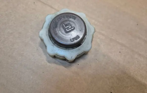 Renault Master II Coolant expansion tank/reservoir cap 8200999000