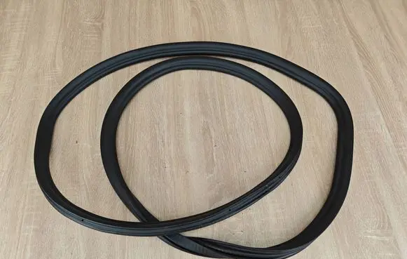 BMW 5 G30 G31 G38 Front door rubber seal 7337000