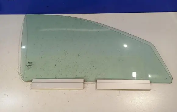 Volvo XC90 Front door window glass four-door 31386885