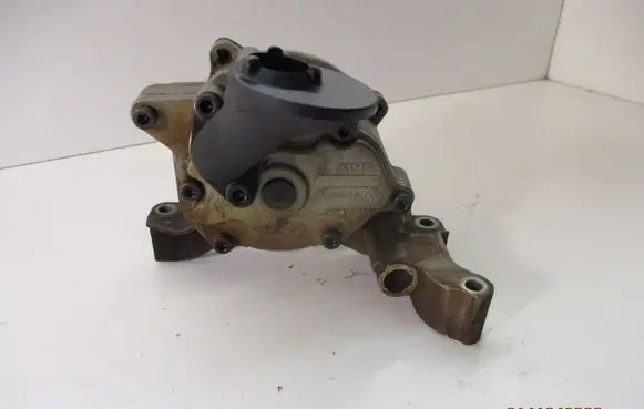 Volkswagen Golf VI Oil pump 03C105Q CAX