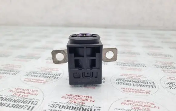 Audi A8 S8 D3 4E Battery relay fuse 4F0915519