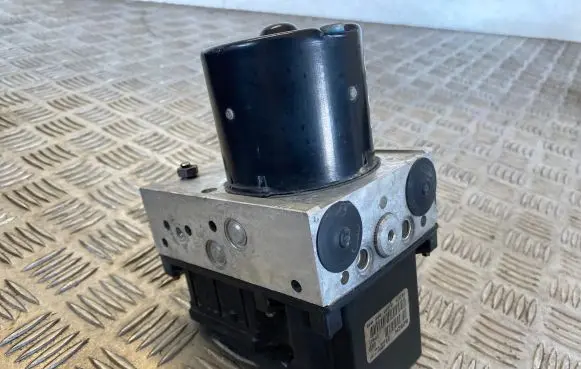 Skoda Fabia Mk1 (6Y) ABS Pump 6Q0614417E
