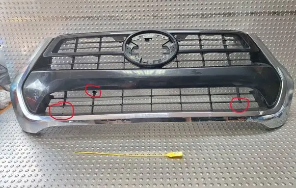 Toyota Hilux VIII Front bumper upper radiator grill 53100-0KK21