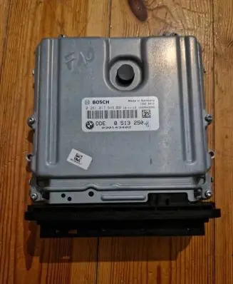BMW 5 F10 F11 Engine control unit/module 8513250 0281017648 1039S43686