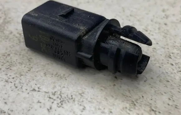 Audi A3 S3 8L Outside/exterior temperature sensor 8Z0820535