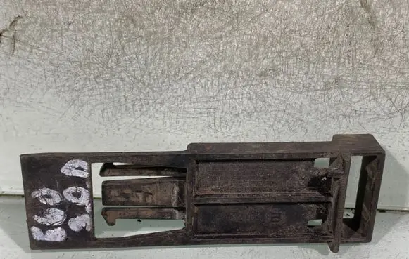 Radiator mount bracket