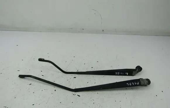 Suzuki Swift I Front wiper blade arm 