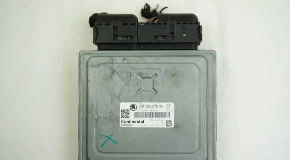Skoda Fabia Mk2 (5J) Engine control unit/module 03F906070HK 5WP44826