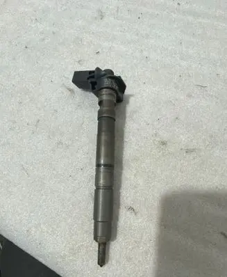Volkswagen PASSAT CC Fuel injector 0445116030 03L130277