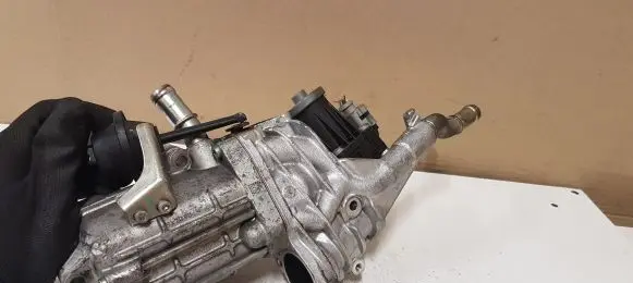 Jaguar XF X250 EGR valve 701881050 09T121