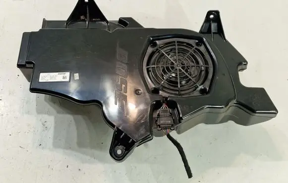 Audi A3 S3 A3 Sportback 8P Subwoofer speaker 8P3035382C