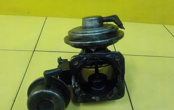 Land Rover Discovery EGR thermostat 72243407