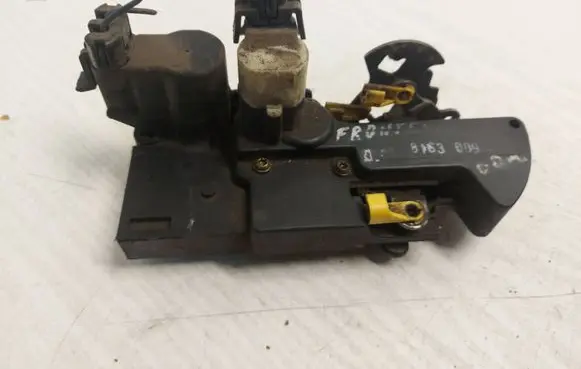Opel Frontera B Front door lock 16634324 8163009