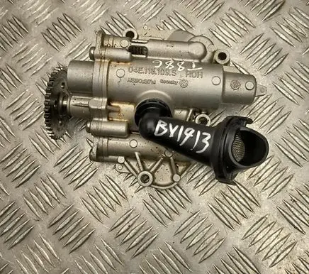 Volkswagen PASSAT B8 Oil pump 04E115109S