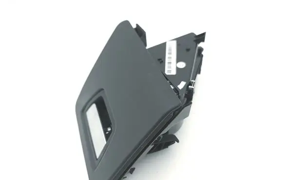 Maserati Ghibli Front trunk storage compartment 670017370