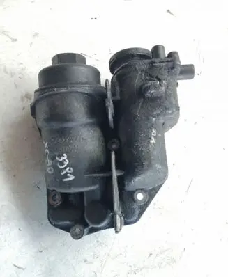 Volvo XC90 Oil filter mounting bracket 30677920