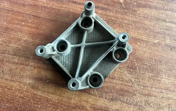 Peugeot 207 Engine mounting bracket 9656881780