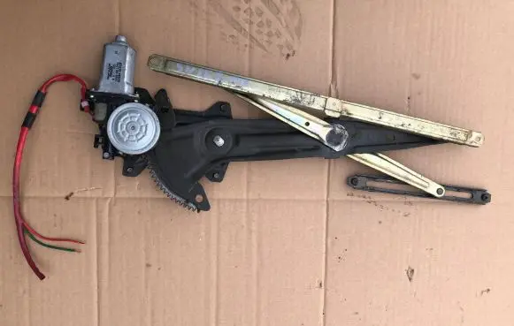 Suzuki Swift Cultus Front door window regulator with motor 