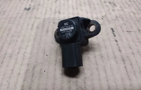 Mercedes-Benz C W204 Air pressure sensor A0071530028 0261230196