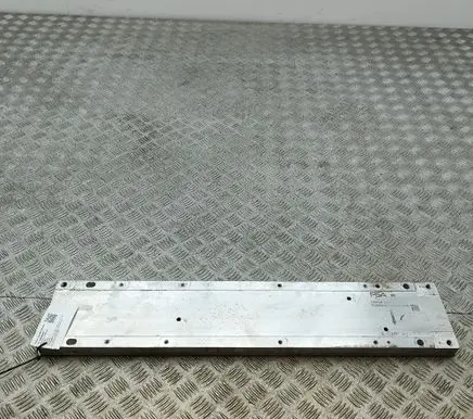 Peugeot 208 I Engine mounting bracket 9846013680