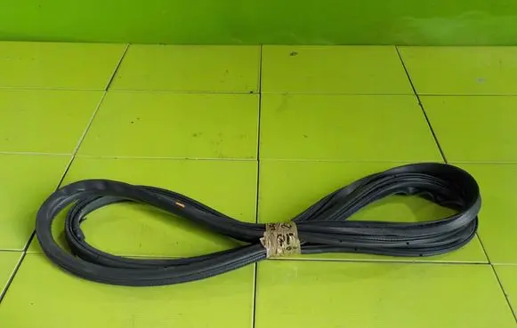 Mitsubishi Lancer VIII Front door rubber seal 27U