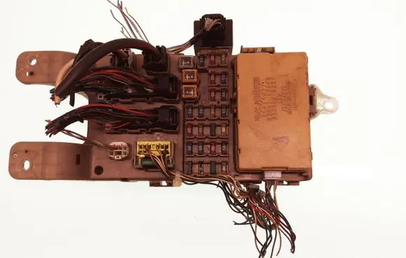 Toyota Corolla E110 Fuse module 8364113040 2323000231
