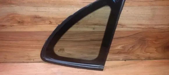 Nissan Almera Tino Rear side window