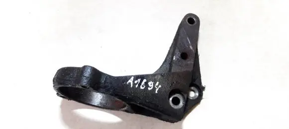 Nissan Primera Engine mounting bracket