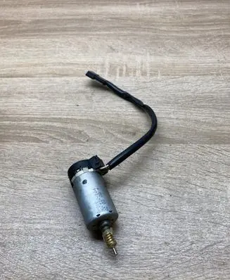 BMW 5 E60 E61 Seat adjustment motor 907492104