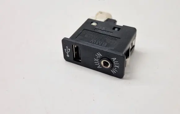 BMW 5 F10 F11 AUX in-socket connector 9237653