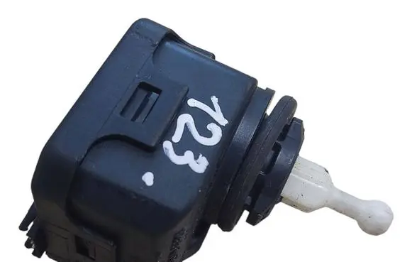 Skoda Fabia Mk1 (6Y) Headlight level adjustment motor 1J0941295C